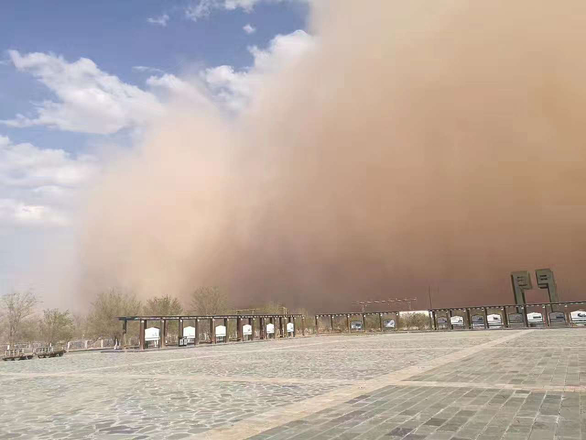 沙尘暴描写句子：震撼的景象与感受