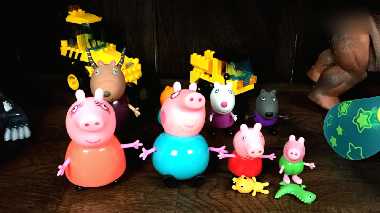 玩具柜子:熊二故事汇,鳄鱼、狗狗、史迪仔和神奇的种子