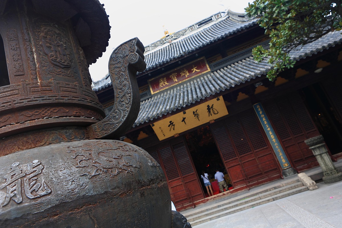 ***_***       2012年09月10日,上海,龙华古寺座落在上海市徐汇区龙华