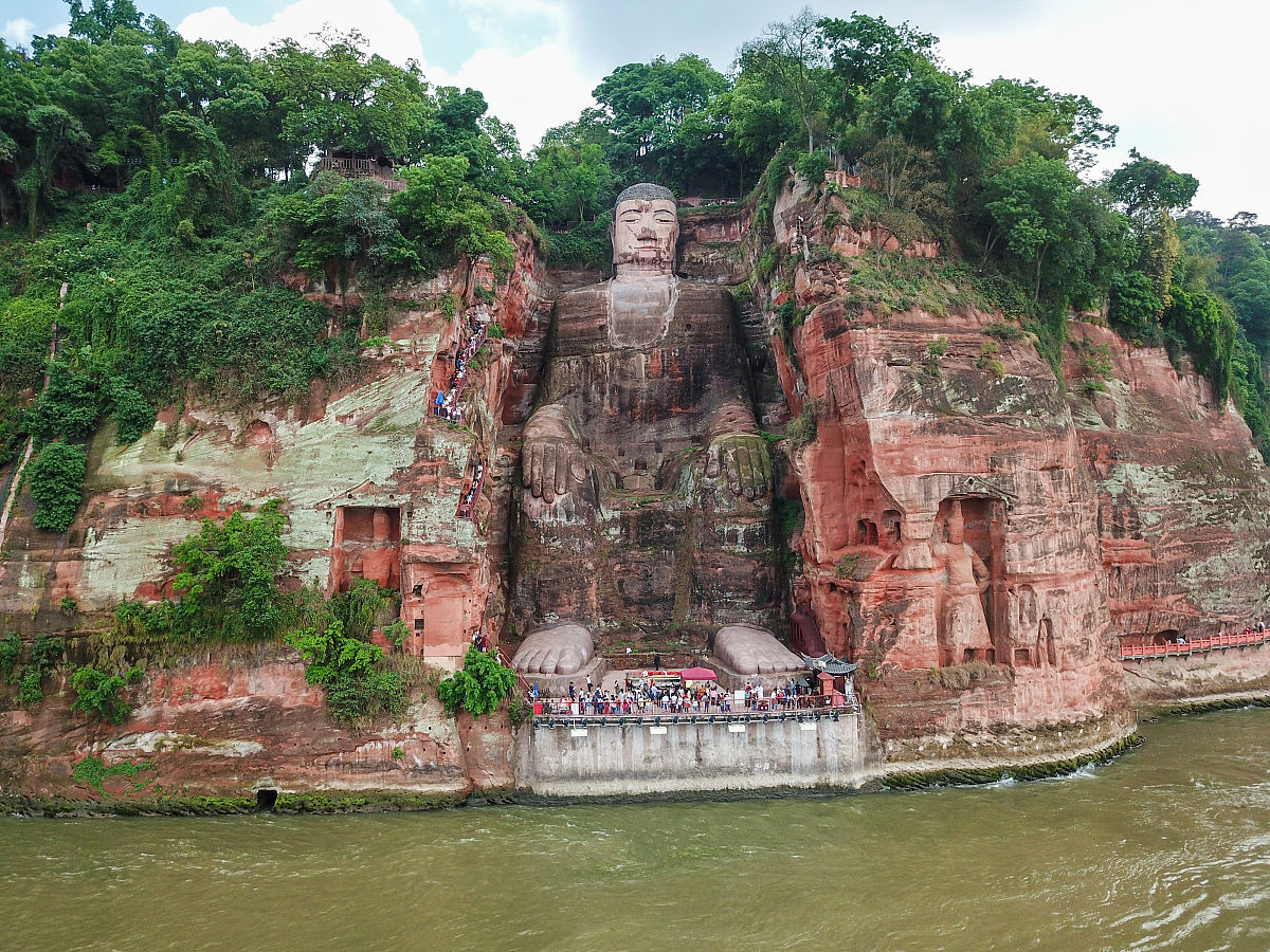 乐山市大佛文武学校地址在哪里