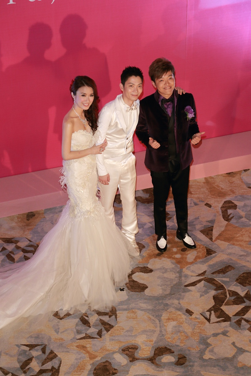 2013年2月2日,香港,现年<strong>4</strong>3岁的风水师李丞责迎娶27岁的港姐冠军刘倩婷