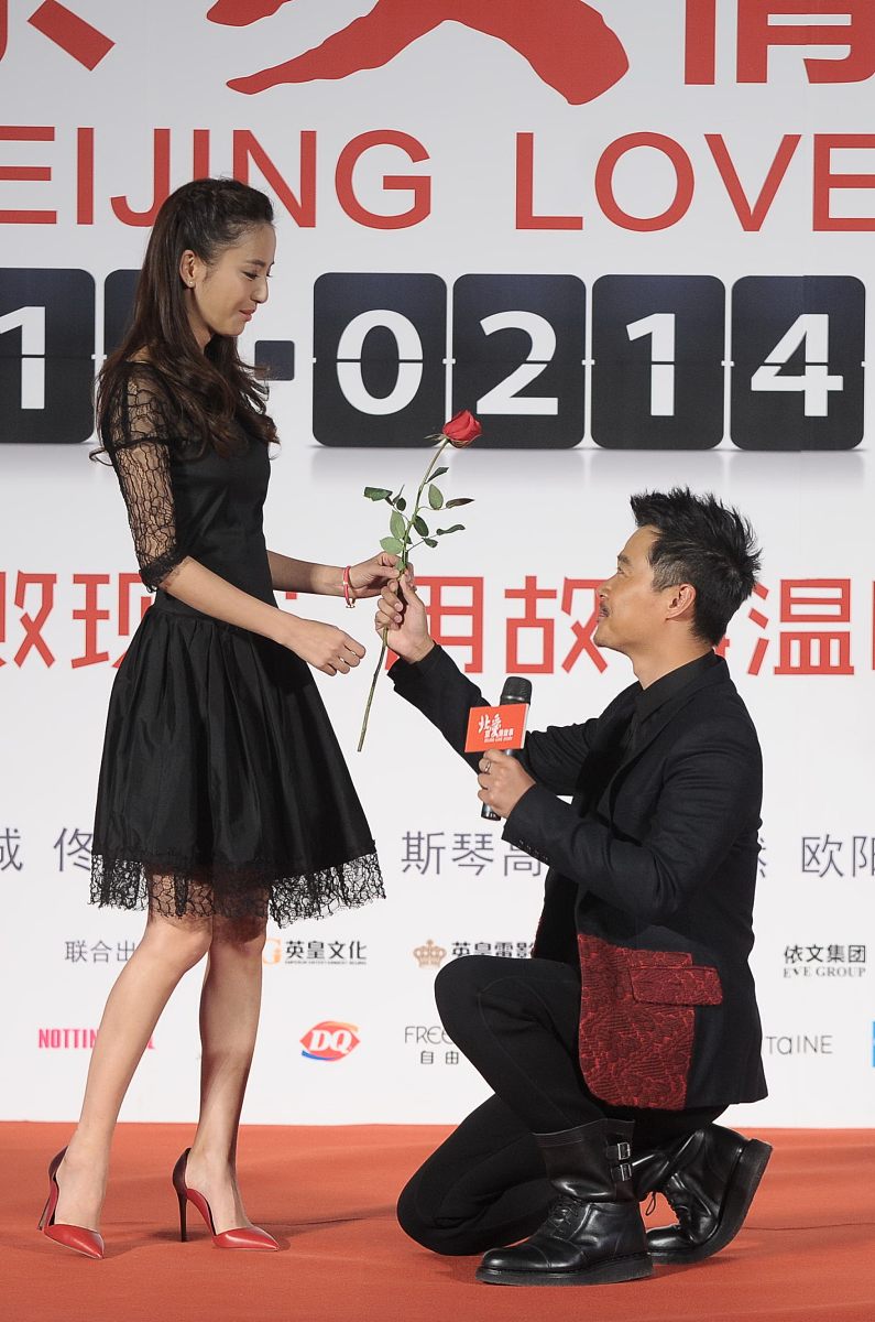 2013年11月19日,北京,电影《北京爱情故事》发布会举行. ***_***佟丽