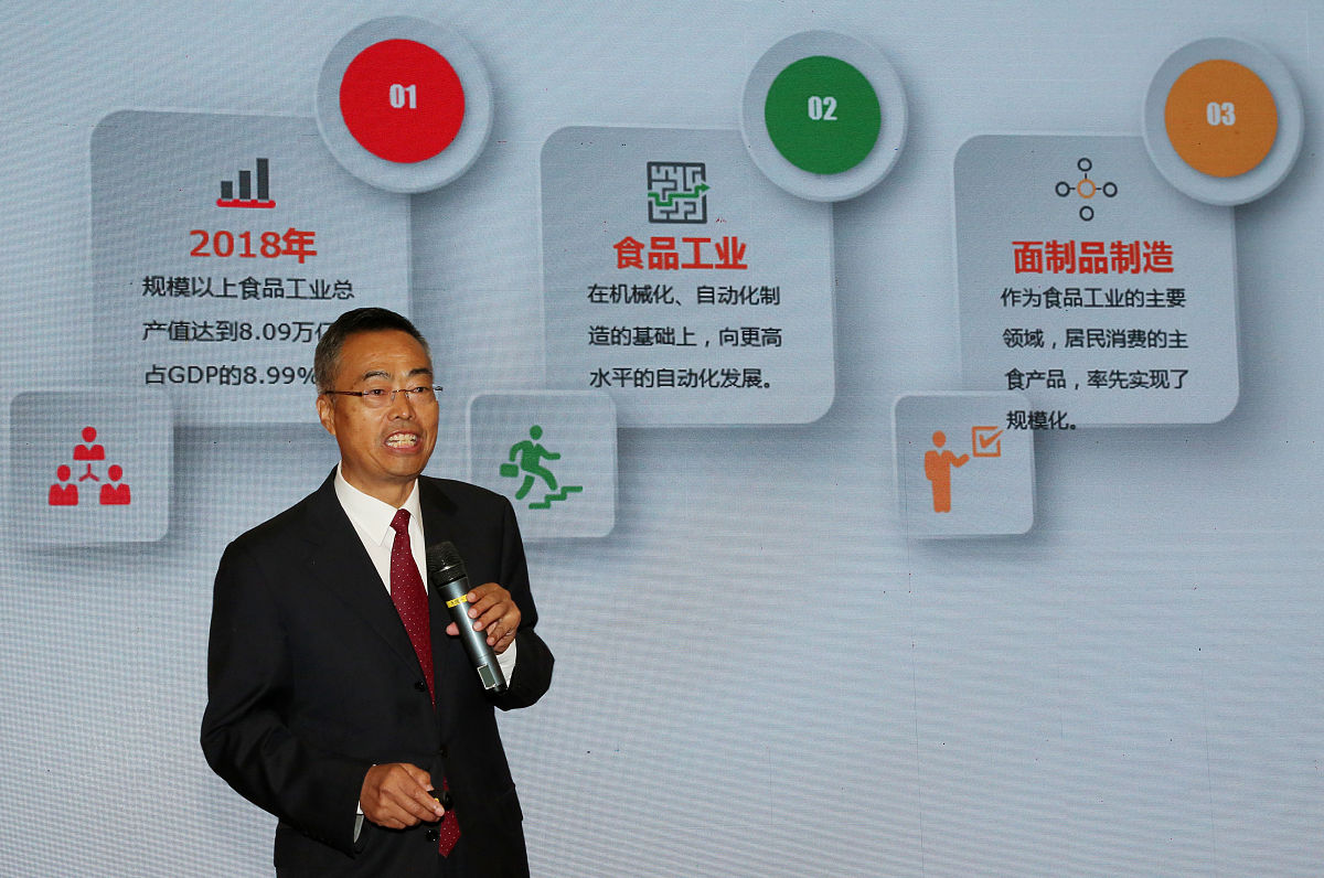 P公司信息安全外包服务营销的主要特点是什么？P公司信息安全外包服务营销流程存在哪些问题？P公司信息安全外包服务营销定价过程是否合理是否有吸引力？P公司信息安全外包服务营销推广有哪些措施有效性如何？您认为P公司信息安全外包服务营销存在哪些突出问题？您认为P公司信息安全外包服务营销效率提升有何建议？根据以上问题撰写P公司信息安全外包服务营销访谈结果分析2000字