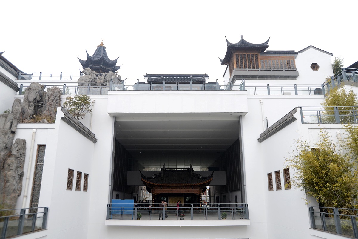 文学名著阅读报告：请选择一部自己阅读过的文学名著写一篇读书报告。字数必须达到三千字。