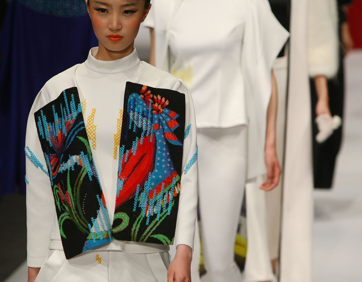 青鸟意象在服装设计中的应用研究