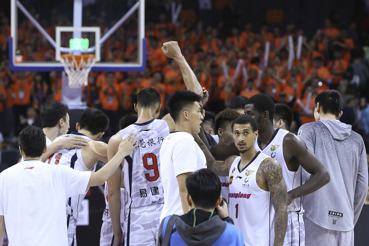 我要写一篇题目为2019-2021赛季CBA联赛季后赛广东队后卫赵睿个人进攻防守技术分析的毕业论文请你帮我写一下摘要和关键词摘要不低于200字关键词不低于6个