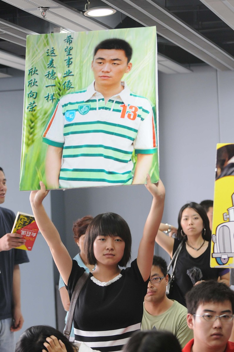 2008年6月29日,北京,王宝强自传《向前进》举行记者会暨签售会.+++_++