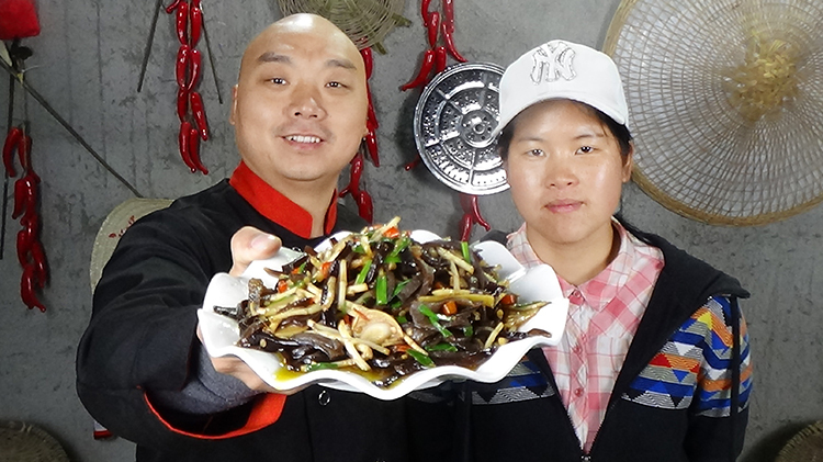 小米椒炒木耳,家常下饭菜,制作方便又好吃