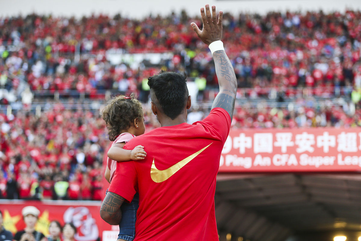 2019年12月1日,广东广州,2019中超第30轮,恒大淘宝3-0申花,赛后恒大众