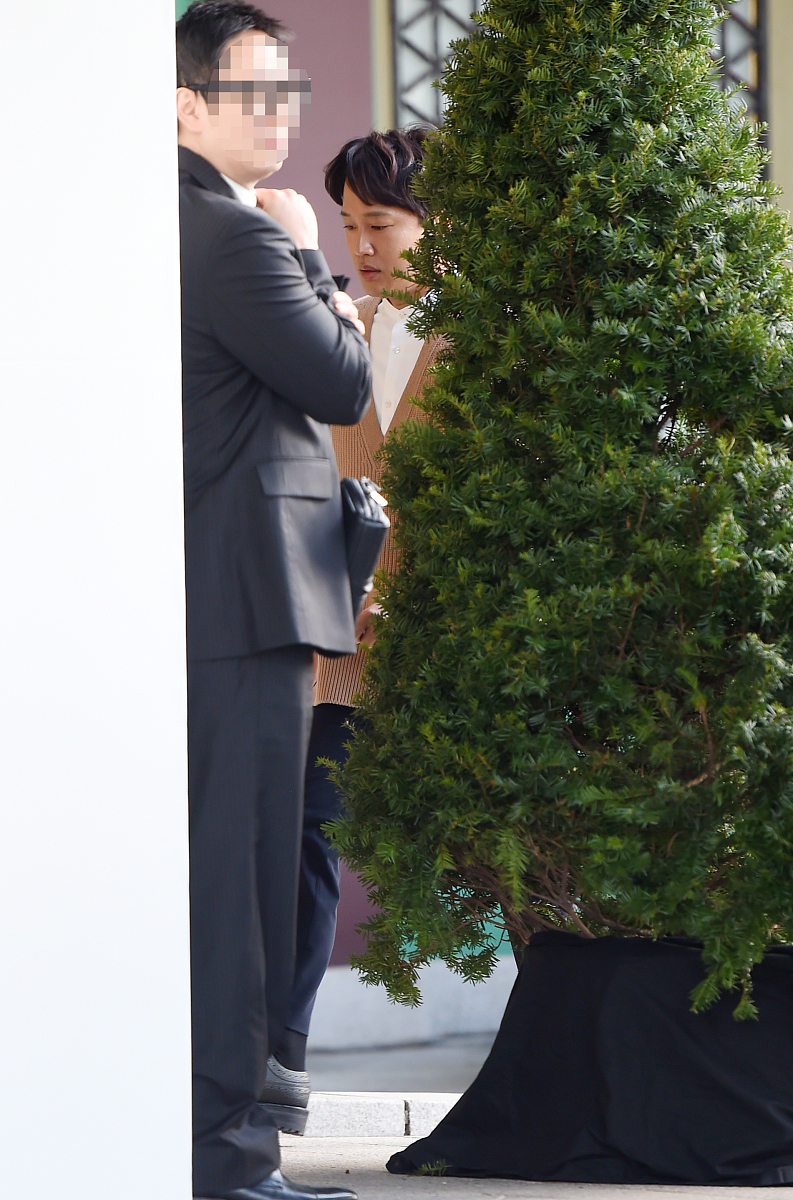 "双宋"婚礼:章子怡现身少女感十足 刘亚仁,朴宝剑,崔智友抵达