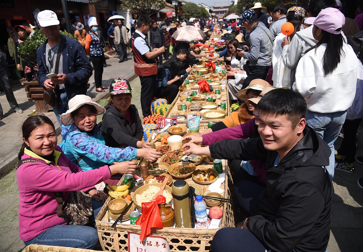 描写彝族民风淳朴短句