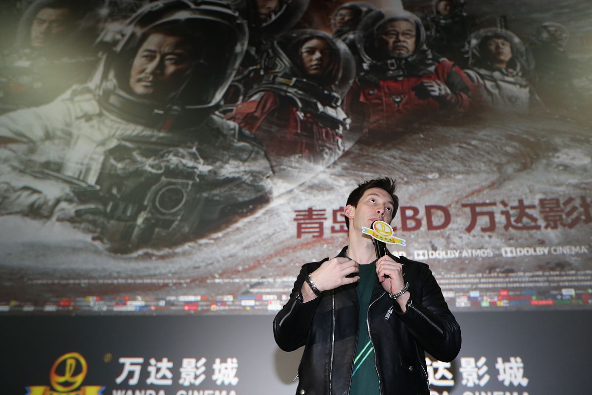 春节电影院之夜:流浪地球2+烧烤,一起感受未来与友谊 春节电影院之夜:流浪地球2+烧烤,一起感受未来与友谊