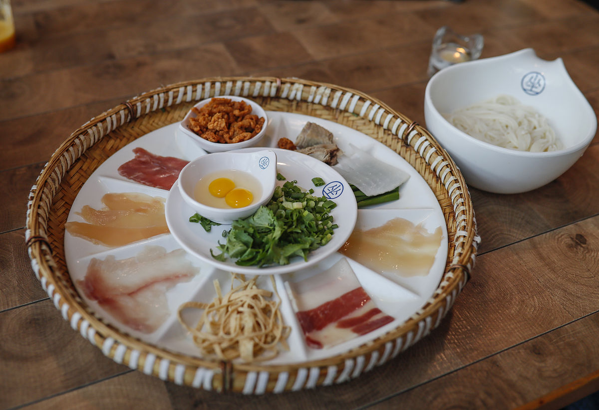 蒙自源 过桥米线