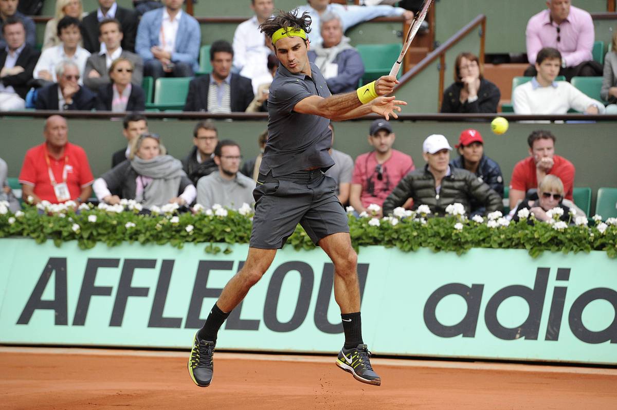 请介绍一下奥斯卡·皮斯托瑞斯的背景以及导致他涉及杀人案的事件的经过。