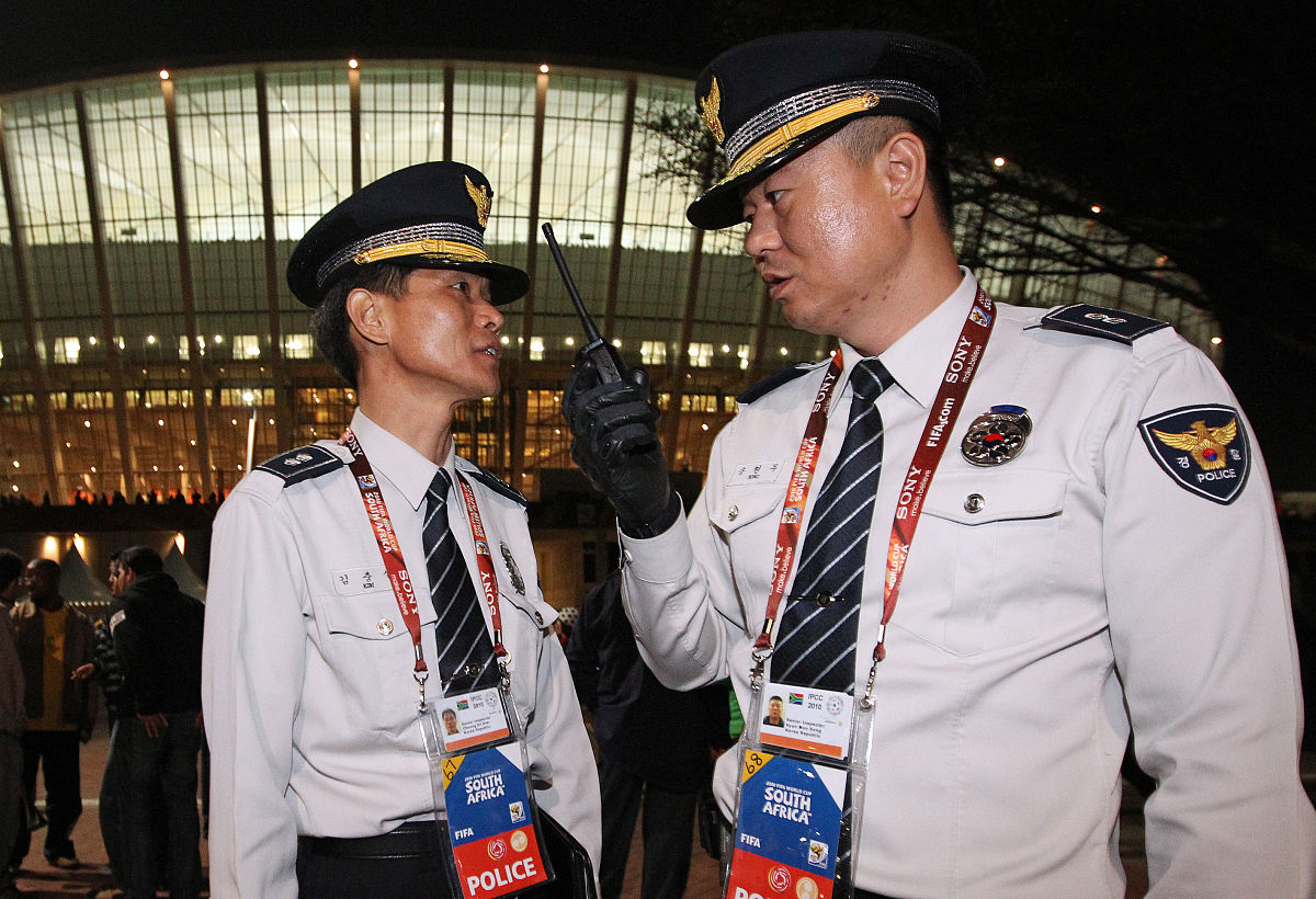 2010年6月22日,南非德班,2010世界杯b组末轮,尼日利亚vs韩国.韩国警察
