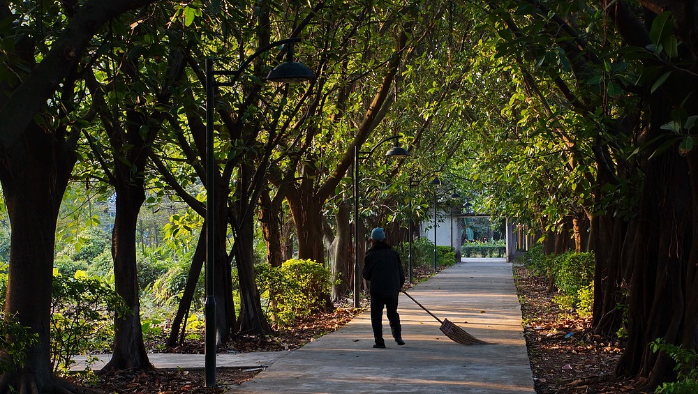 设施工程延期通知：关于工期与质量的沟通