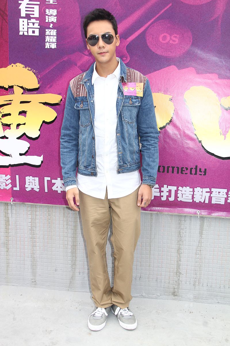 2013年1月23日,香港,明星为主演的电影《重口味》在大厦天台上举行开