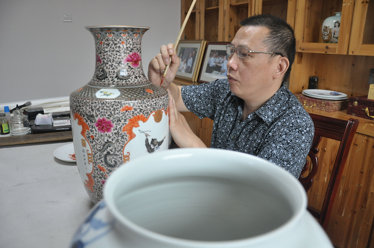 ***_***2011年9月9日,江西景德镇,国家级技能大师,残疾人陶艺家李贵镇
