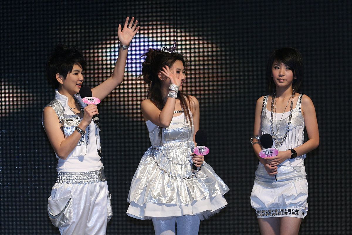 2007年 10月 14日 , 北京 , she 代言 某 化妆品 .+++_+++she