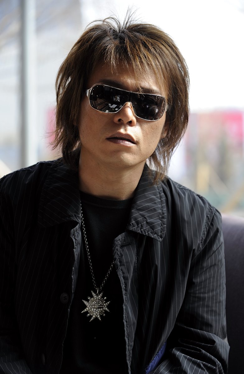 2009年2月13日,北京,伍佰宣传新专辑《太空弹》并接受访问.***_***伍
