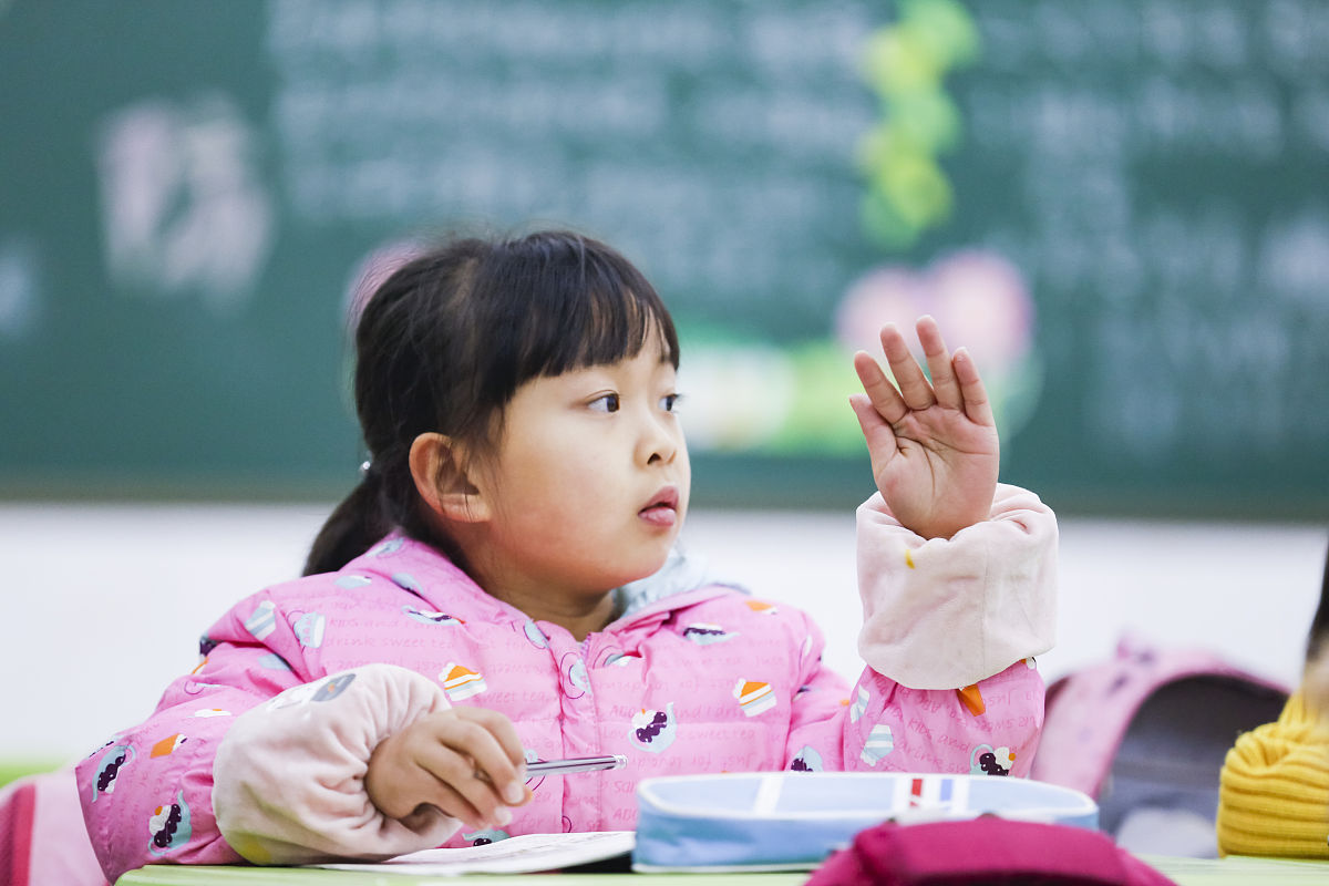 2018年12月13日,湖南株洲天元区尚格小学教室,参加校内托管的小学生在