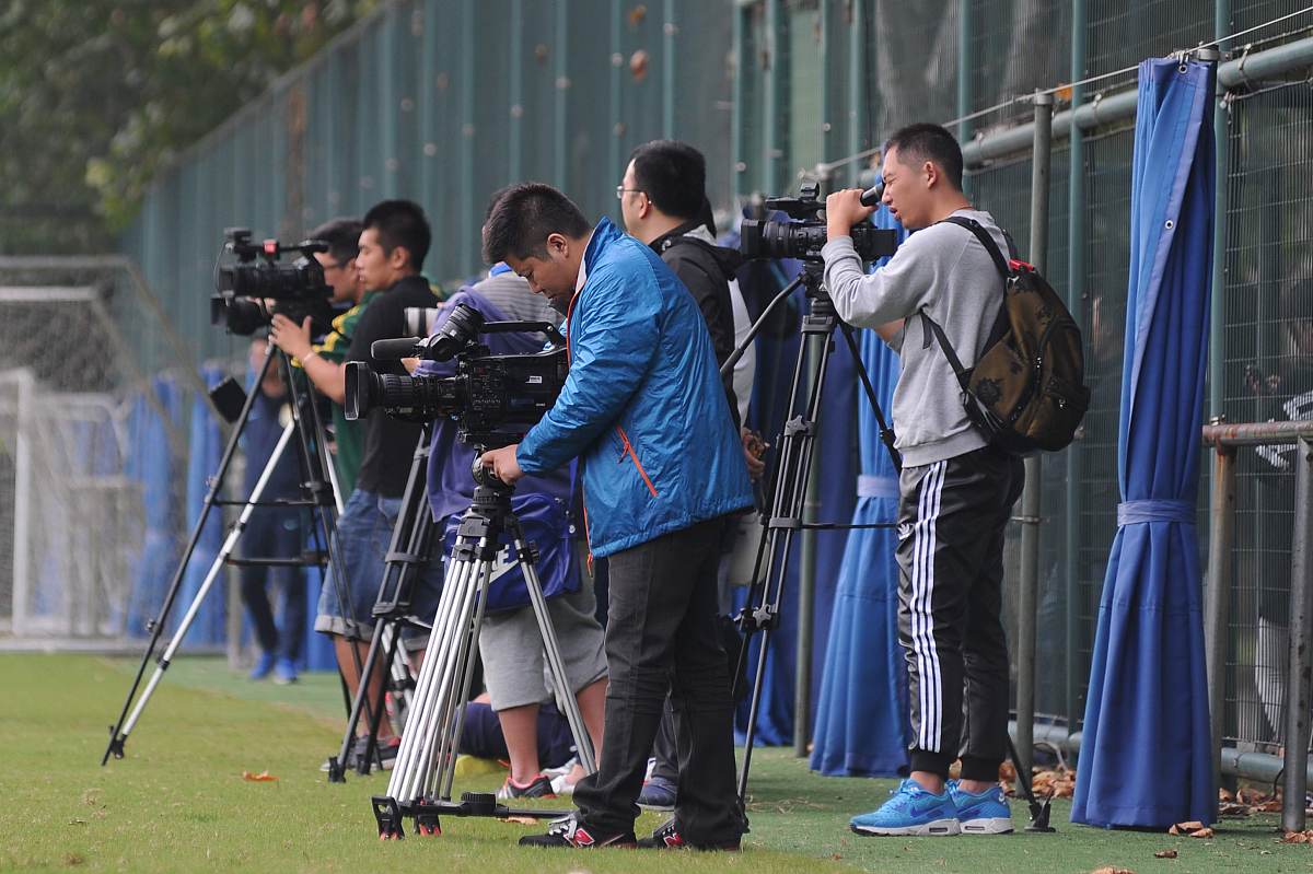 大学摄像课：固定镜头与镜头运动教学反思 - 提升实践与互动