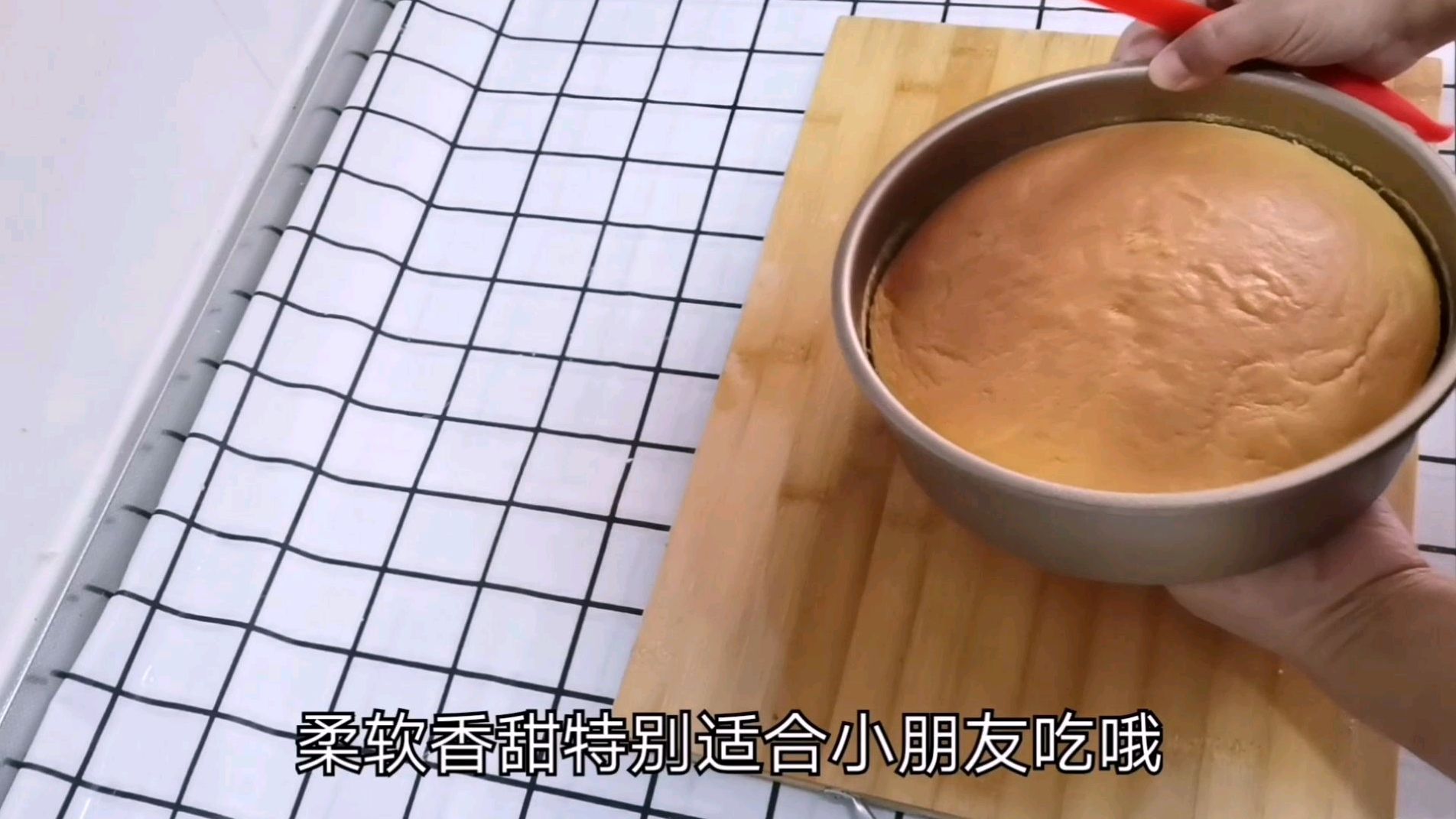 一块南瓜,6个鸡蛋,教你做戚风南瓜蛋糕,软糯香甜,孩子超爱吃