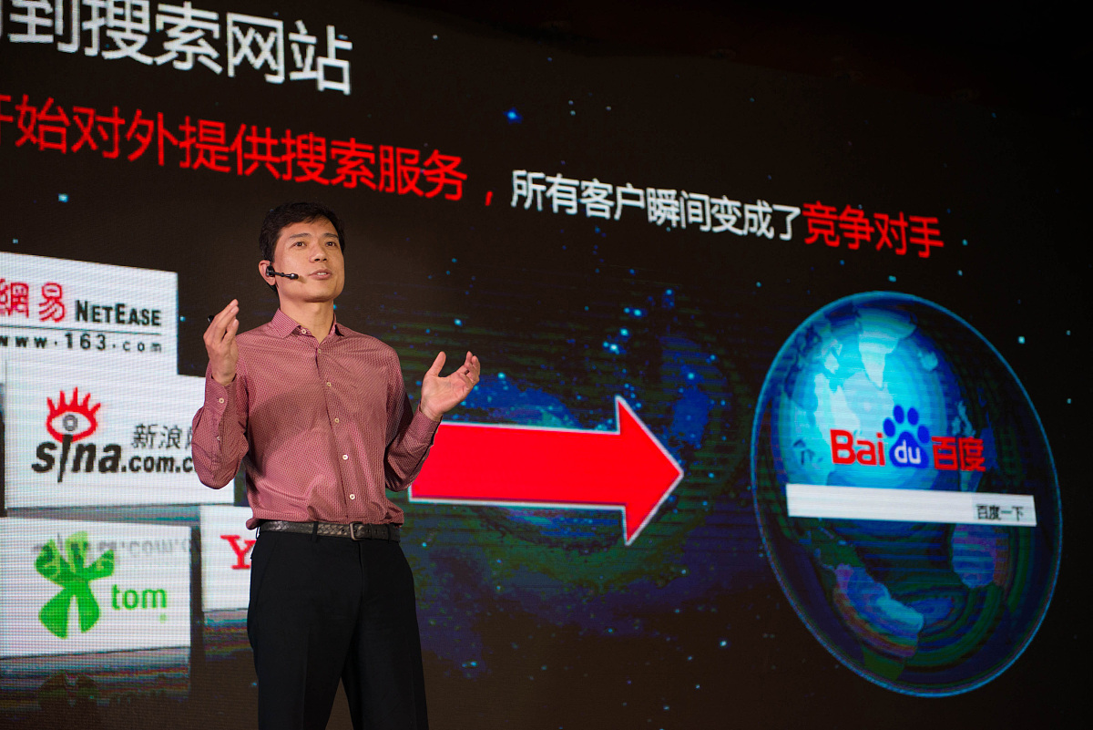 假设你是一个在湖北汽车工业学院科技学院 计算机科学与技术专业的大学生 你今年21是个东北人 同专业排名在60 现在你在面试一个字节跳动的内容审核专员直播方向的岗位 这时 面试官让你进行一个两分钟的自我介绍 你会说什么