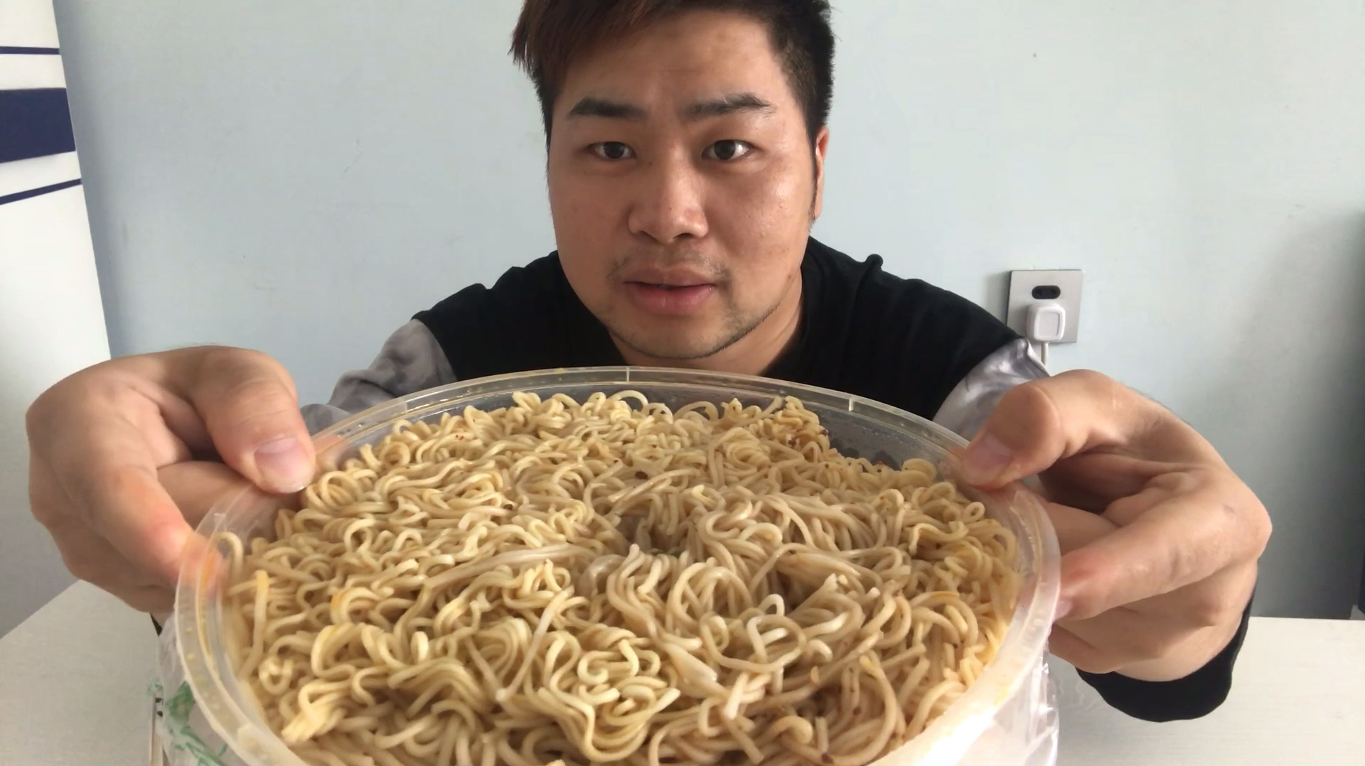 12元在杨国福点了加十份面的麻辣烫,真给我送来了,满满一大盆!