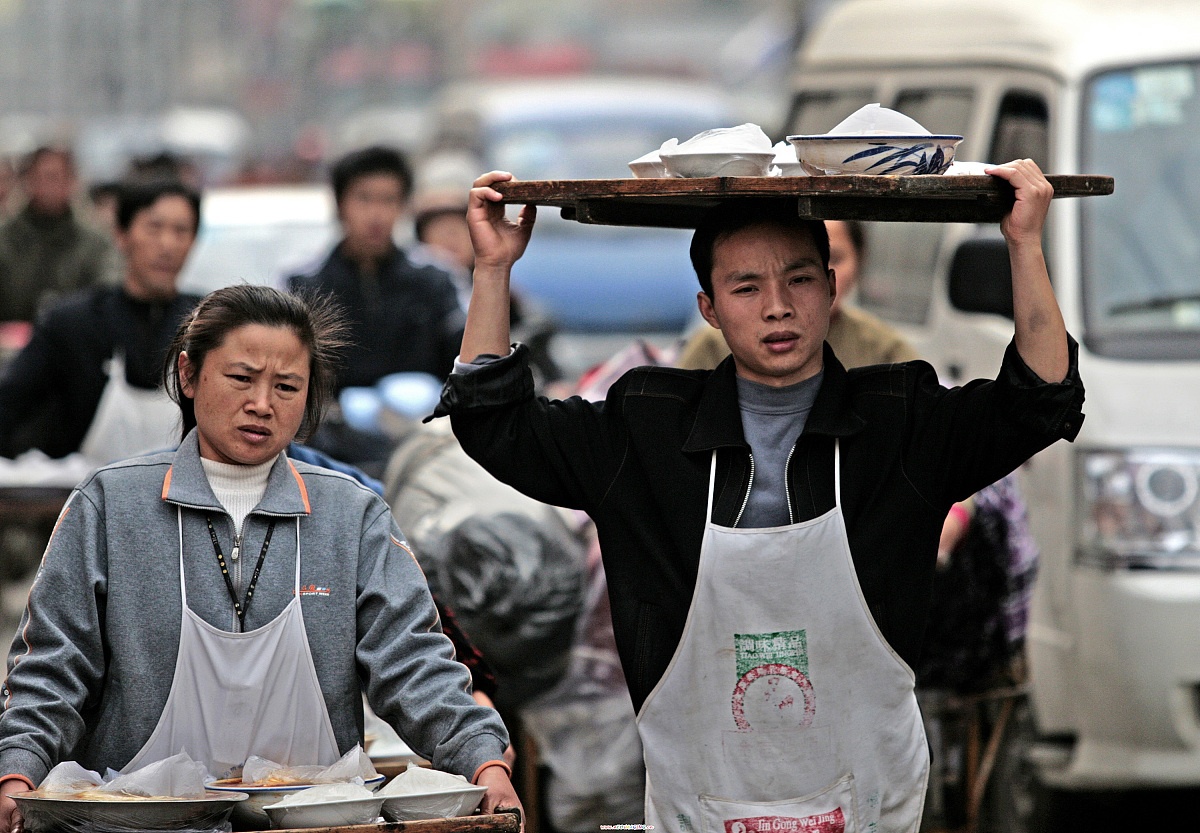 2007年 11月 9日 , 成都 , 荷花 池 综合 批发市场 , 送饭工 .+++_+++