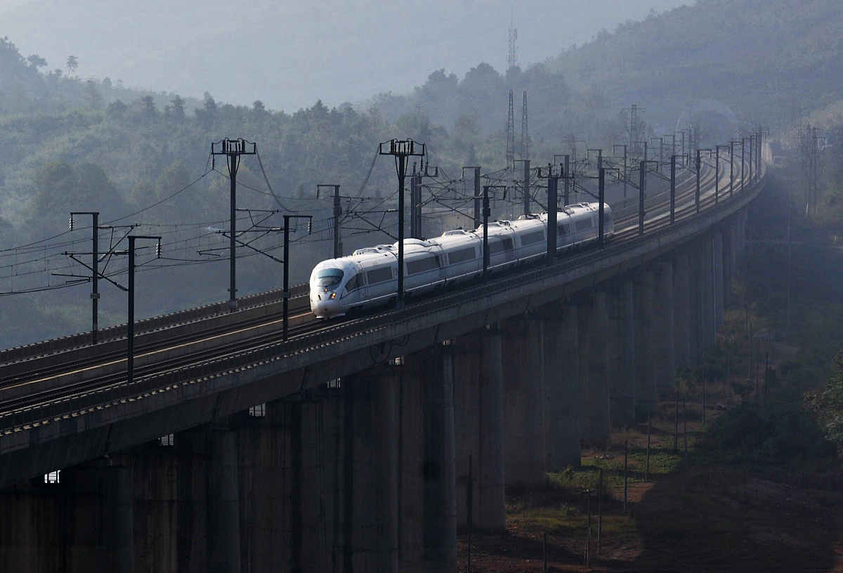 昆明铁路专业学校_昆明高铁学校招生热线