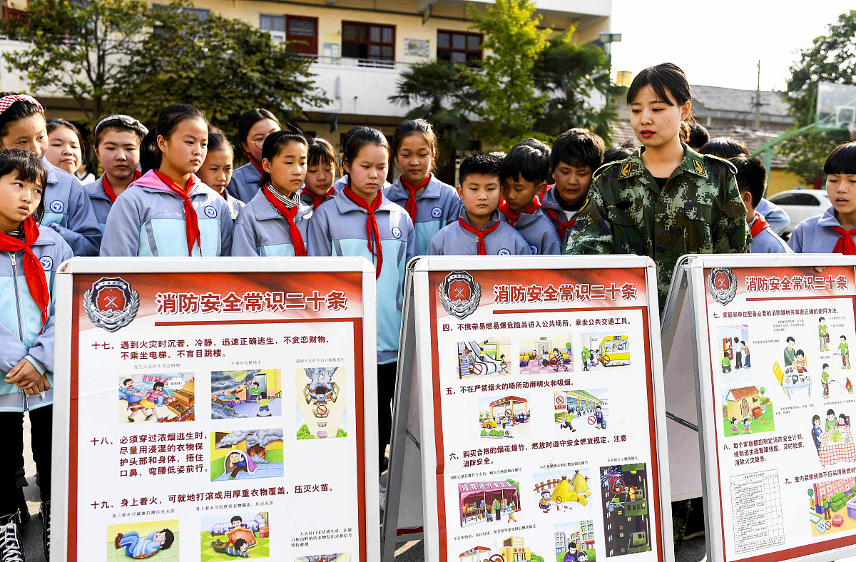 防灾宣传社会实践在山东省青岛市黄岛区隐珠广场主题宣讲活动活动日志