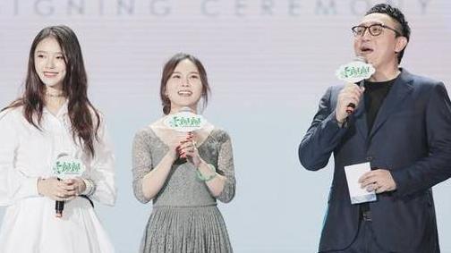 【期盼已久!林允亮相南京透露《美人鱼2》即将上映】近日,“耀青春·益起爱”群星演唱会在南京