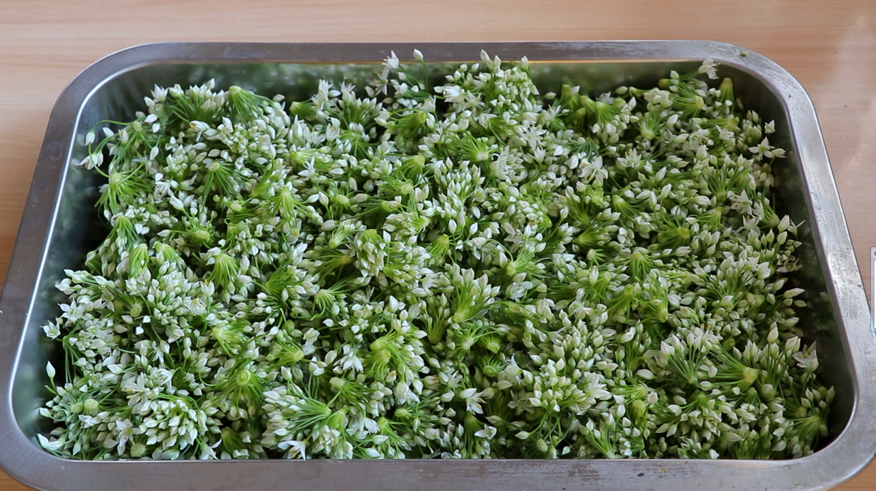 韭菜花的正确腌制方法,味道鲜美,好吃有窍门,放一年也不怕坏