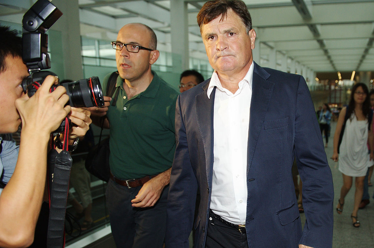 突发事件：塔克·卡尔森在杰伊·雷诺请求他的回归后离开福克斯新闻