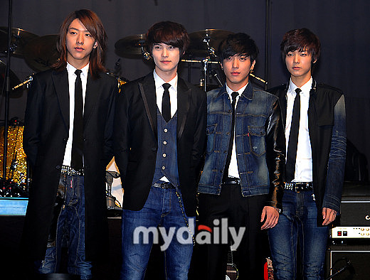 2012年3月26日,韩国音乐组合cnblue于上午在首尔举行了面向国内外媒体