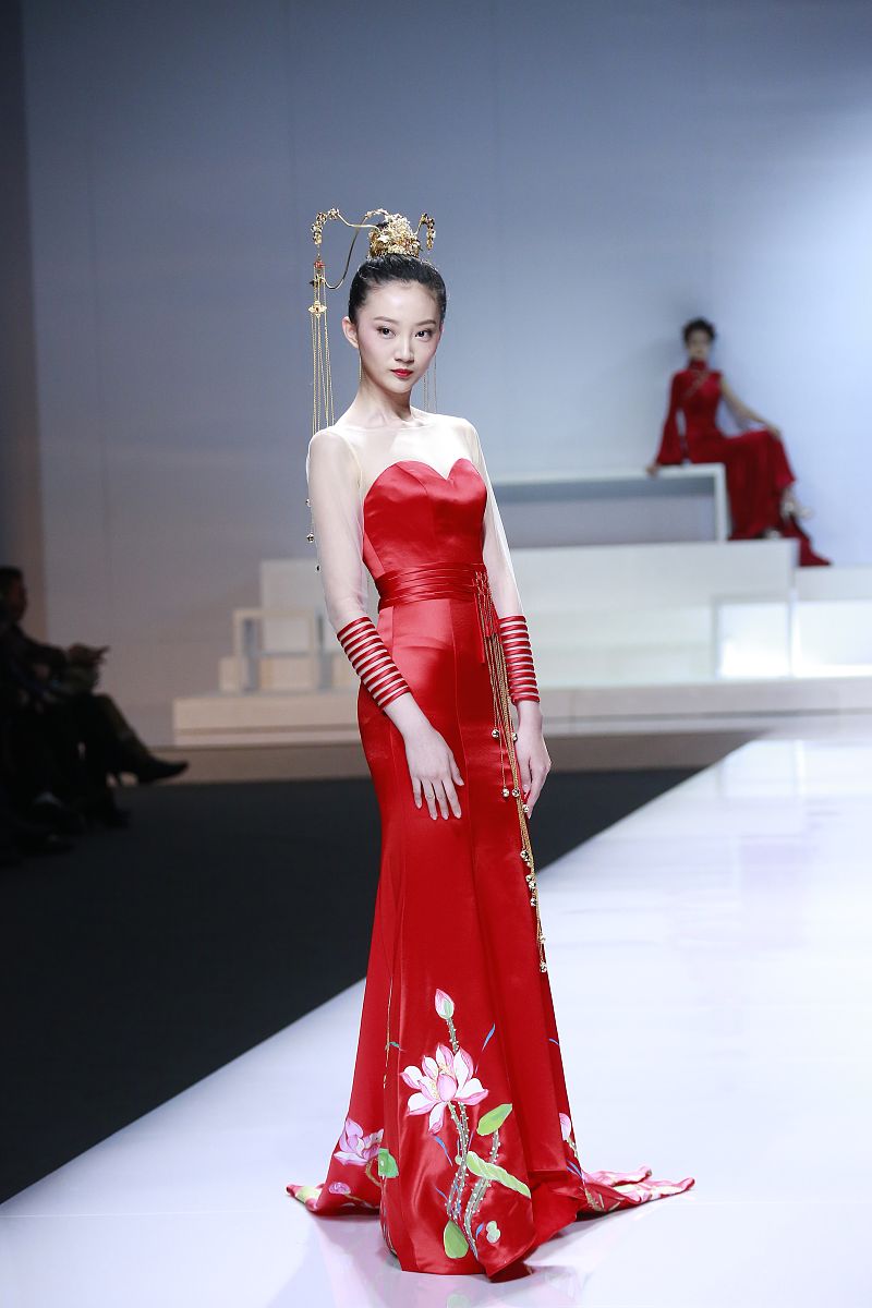 写一篇赞美我老婆王彦敏的诗歌