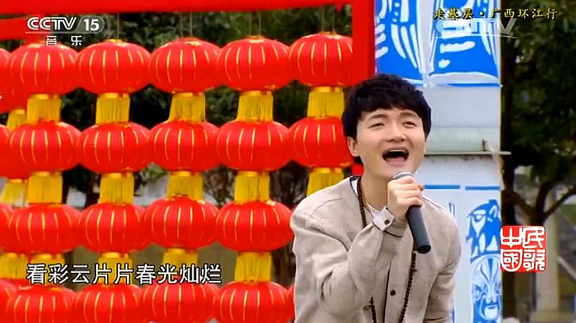 [图]民歌中国:民族歌手白玛多吉演唱《梦回云南》,独特的嗓音,好听