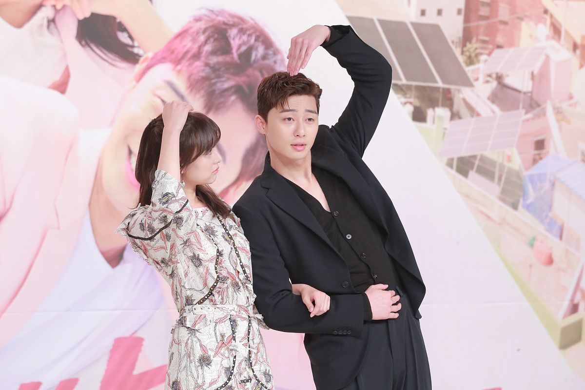 2017年5月18日,韩国首尔,明星现身kbs2tv新周一周二剧《fight for my 
