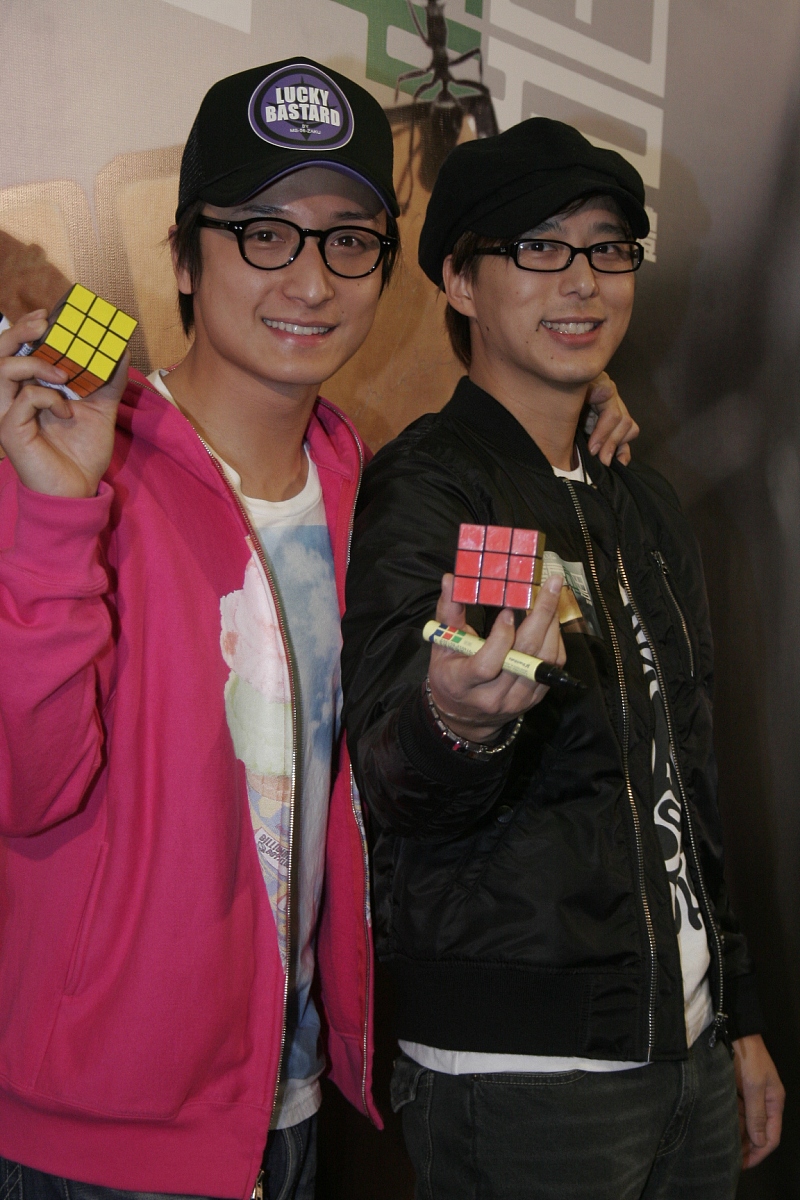 2009年1月19日,香港,许志安首次执导为自己拍自传《魔方宅男》.***_**