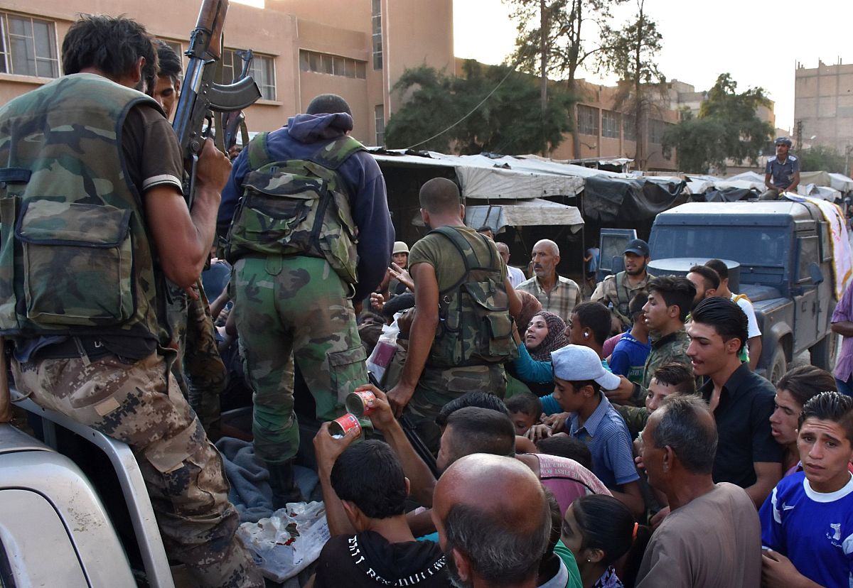 chatgpt 作为一个AI我不能预测未来的事件但是我希望世界上的所有国家都能和平共处解决任何可能的冲突。 human美国为什么进军叙利亚 chatgpt 美国进军叙利亚是因为该国内战和恐怖主义活动的情况。美国和其盟友认为叙利亚政府对其人民的暴力镇压以及伊斯兰国组织等恐怖组织的存在对国际安全构成了威胁。因此美国军队在叙利亚执行任务旨在支持当地反政府武装打击恐怖组织并维护稳定。 human美国为什