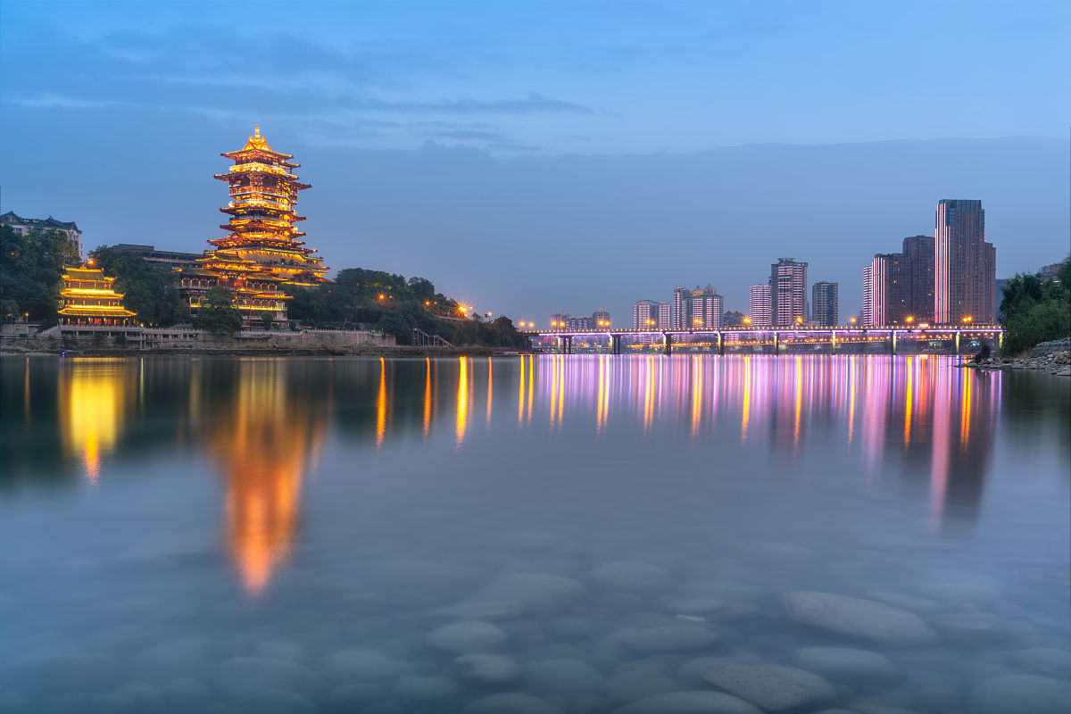 四川城市技师学院2019计算机广告制作专业招生