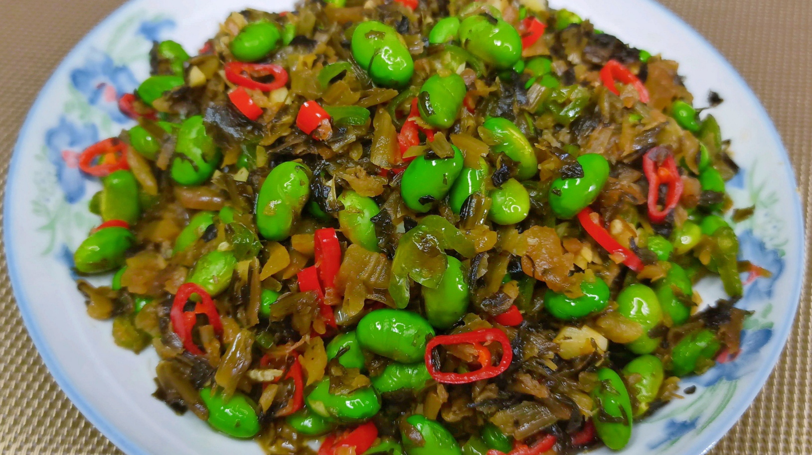 湖南大姐做了毛豆炒咸菜,清爽又开胃,配上稀饭吃特别美味