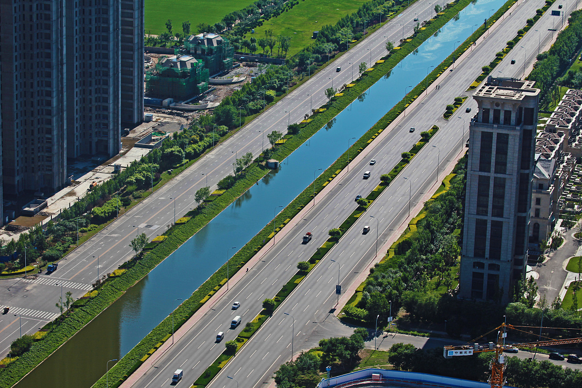 你现在的身份是一个论文查参赛者现在可以以下面几个点来展开内容创作：课程建设、课堂教学、实践活动、学校管理的创新可以根据其中一个点来拟定题目