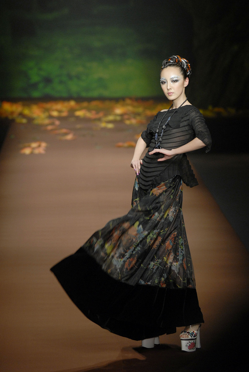 服装设计师就业前景好不好 待遇怎么样