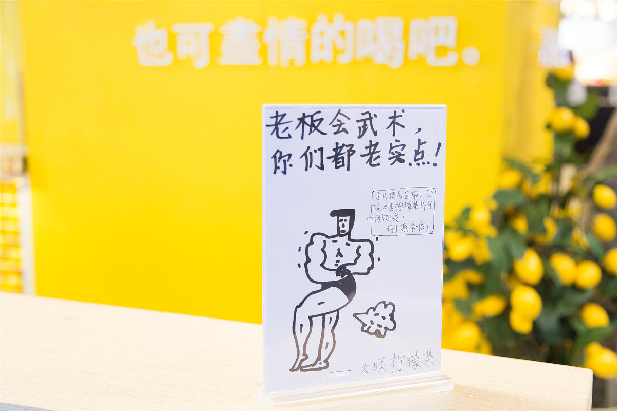 生成50个搞笑有趣 想谈恋爱的文案 不要土味情话