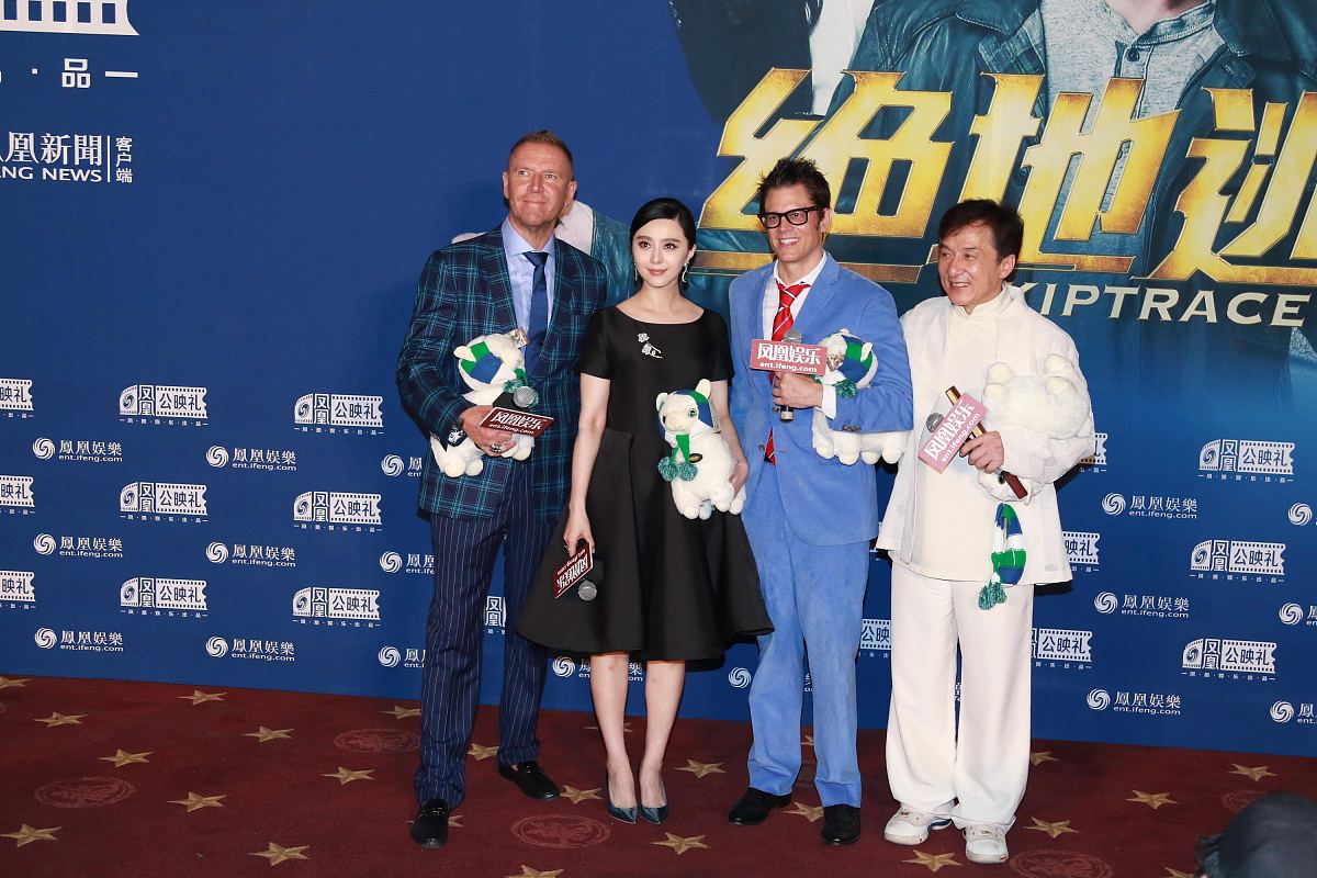 2016年07月17日,北京,明星出席《绝地逃亡》首映红毯.***_***成龙 , 