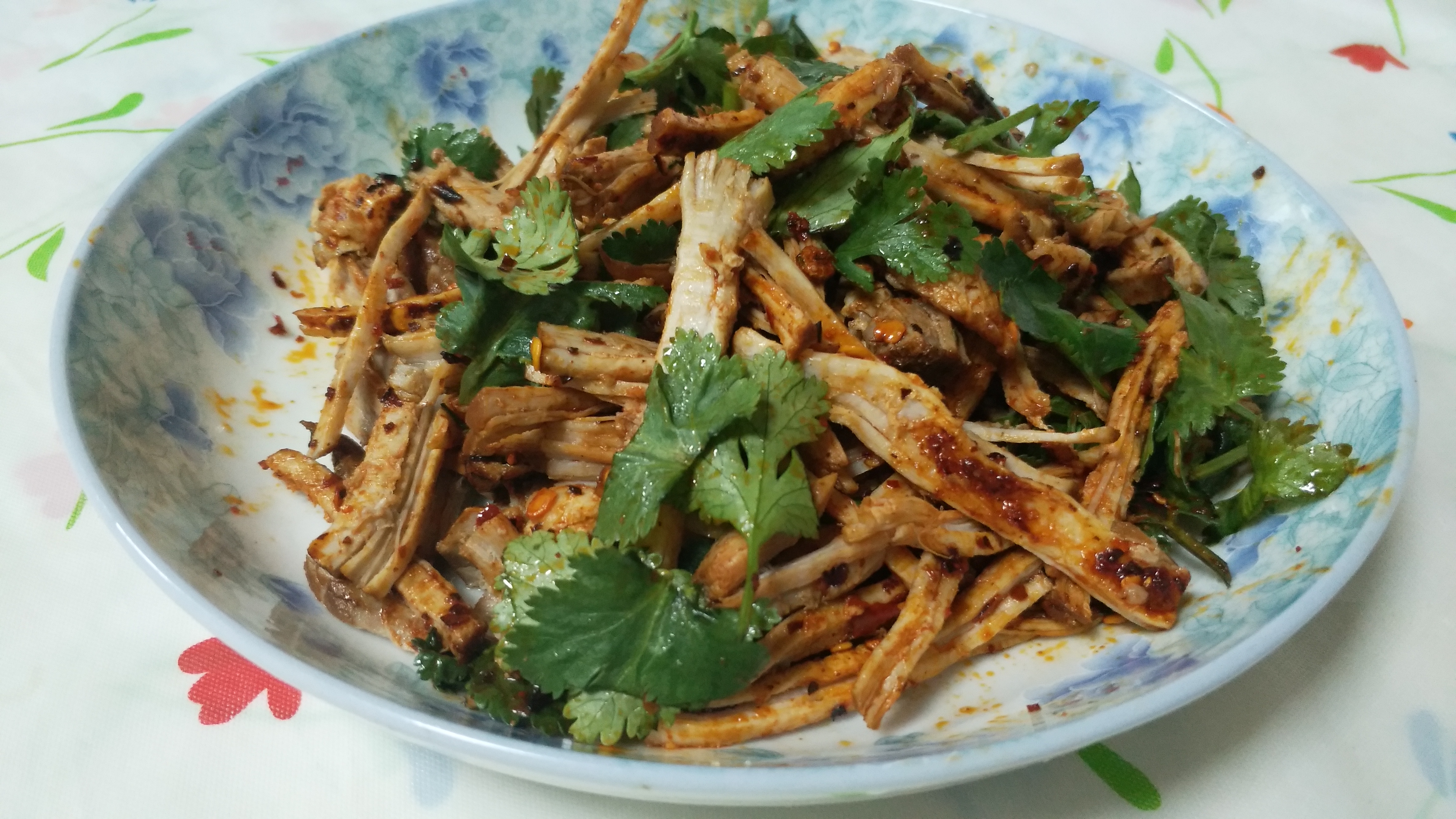 喜欢吃瘦肉的别错过,一卤一撕 一拌,看着就很有食欲