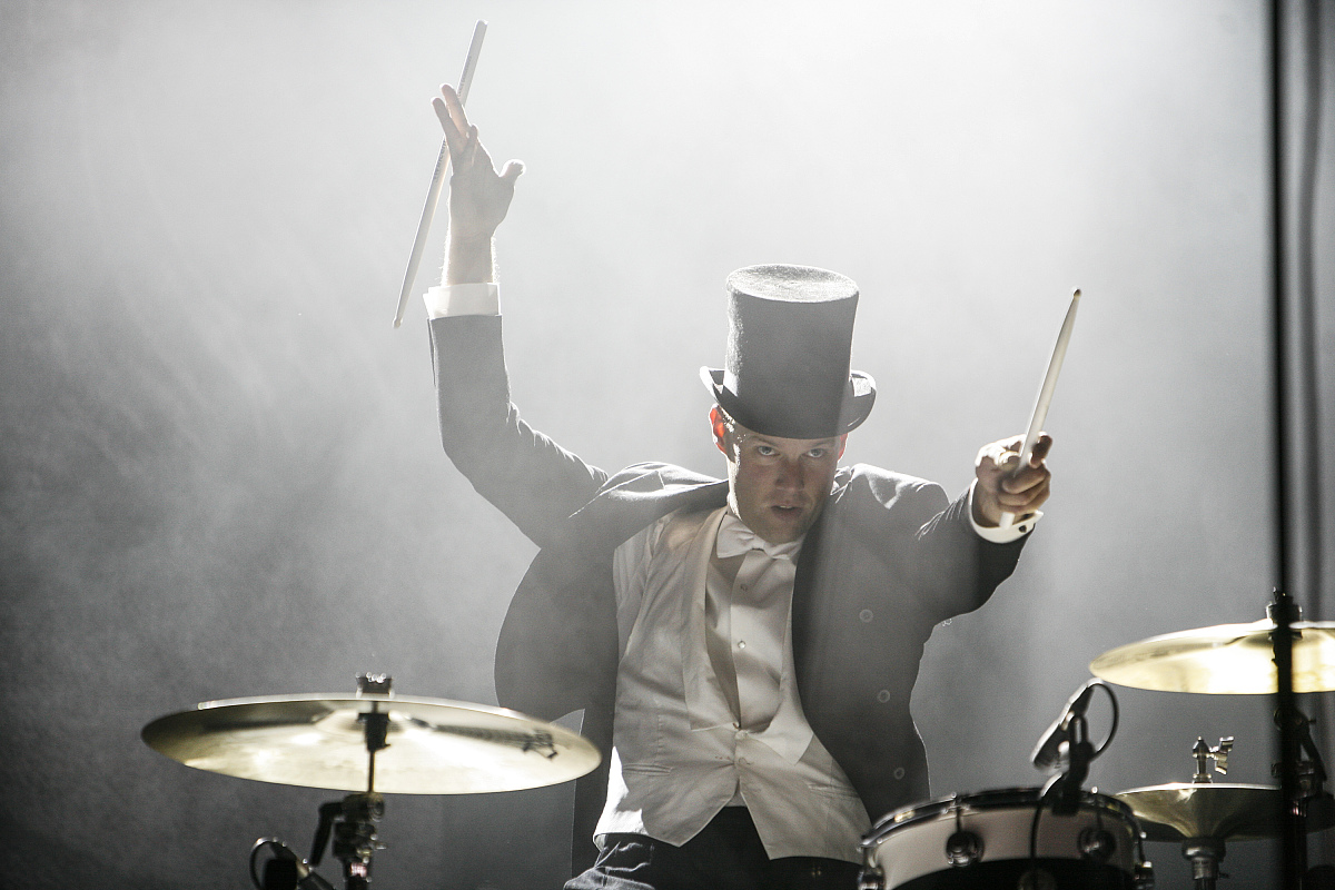 reading, england - august 24:   chris dangerous of the hives per