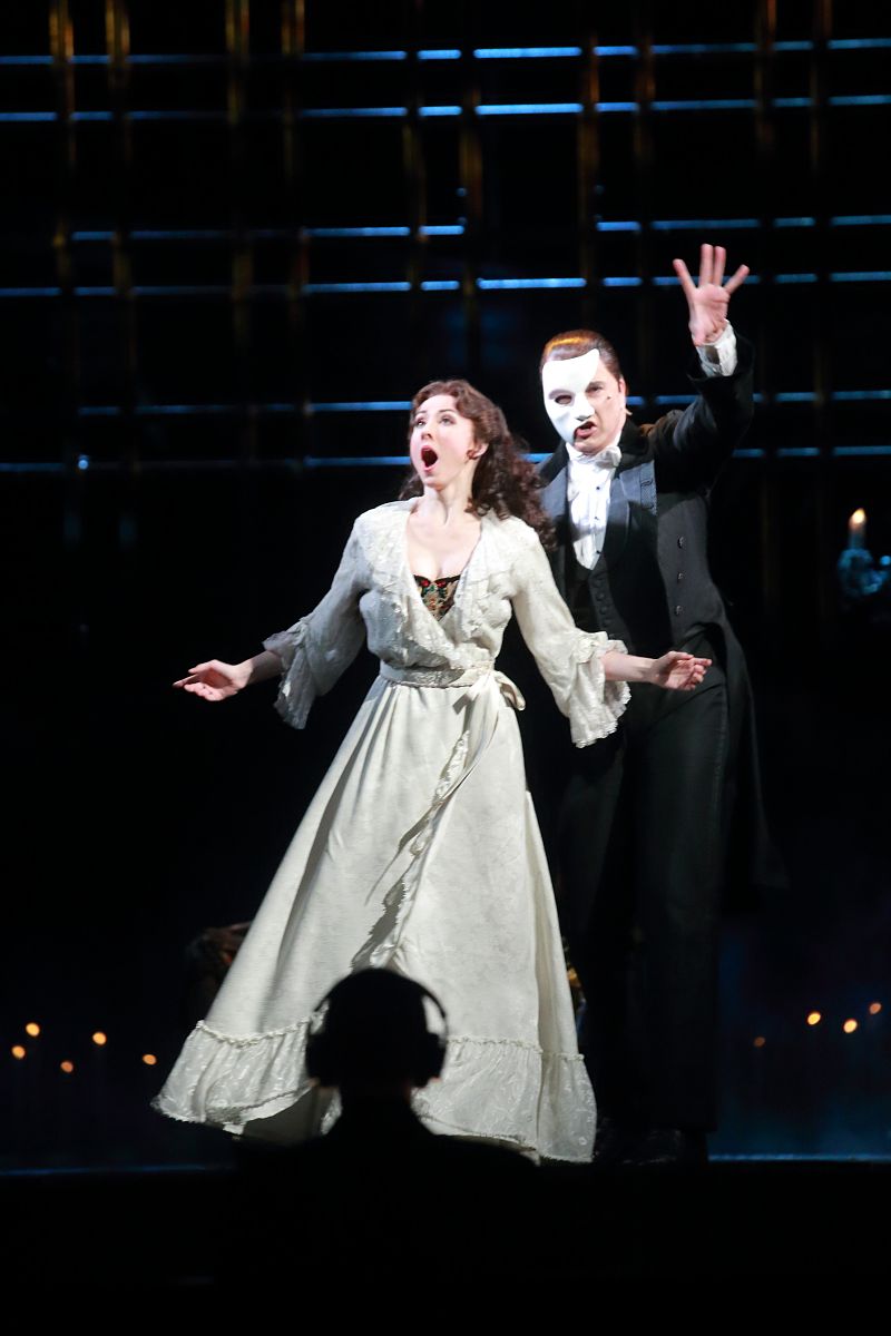 小沫是位女群友点评一下她的歌声